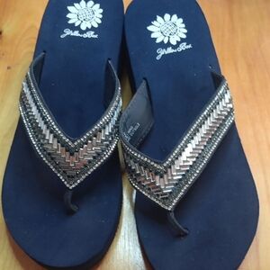 Yellow box women's blue sandals size 8